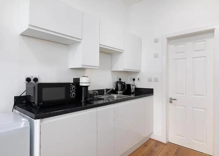 Modern Studio Near Tube Fast To Central London