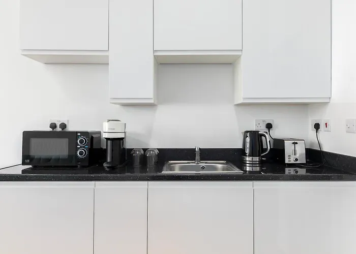 Modern Studio Near Tube Fast To Central London