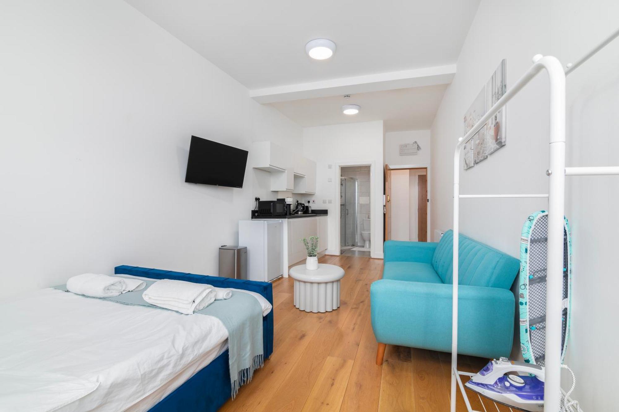 Апартаменты Modern Near Tube Fast To